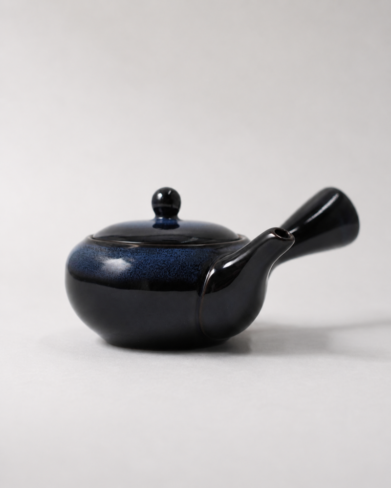 Blue Tea pot 1.png